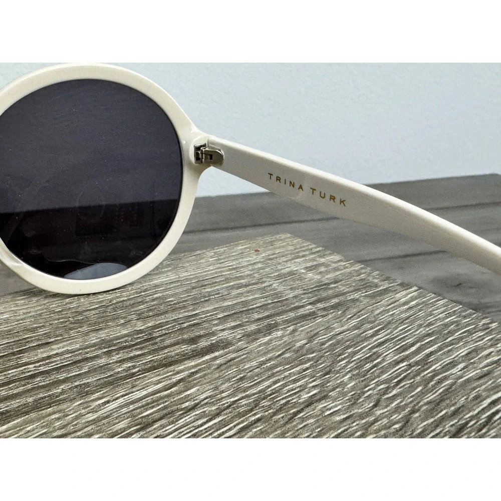 New‎ Trina Turk Oversized Round Sunglasses Cream Off White Retro Floral Detail